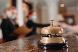 Atendimento na hotelaria recepção de hotel