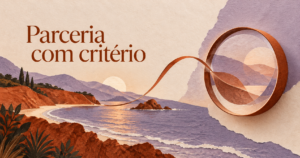 Composição editorial de uma paisagem de viagem emoldurada por duas formas que sugerem parceria, com o título ‘Parceria com critério’.