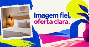 Colagem editorial gerada por IA com um quarto sintético em uma moldura, formas abstratas coloridas e a chamada ‘Imagem fiel, oferta clara’; não representa hotel real.