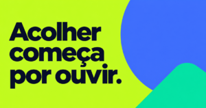 Frase Acolher começa por ouvir. em letras navy sobre verde-lima, com formas amplas azul e turquesa à direita.