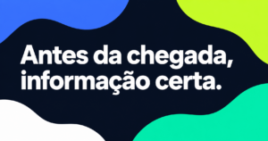 Capa editorial com a frase “Antes da chegada, informação certa.” em branco sobre composição navy e formas azul, lima e turquesa.